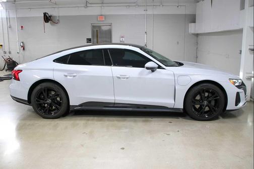 Suzuka Gray Metallic 2024 Audi e-tron GT Premium Plus quattro