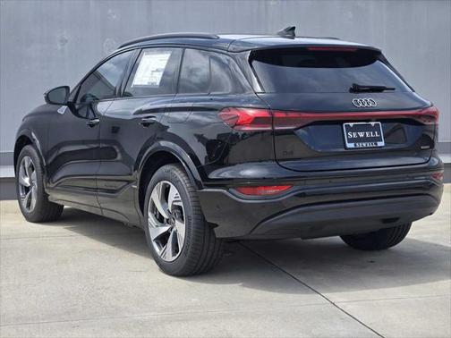 2025 Audi Q6 e-tron Premium Plus quattro