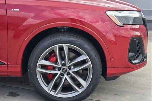 Chili Red Metallic 2026 Audi Q7 55 Prestige
