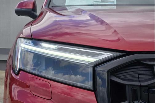 Chili Red Metallic 2026 Audi Q7 55 Prestige