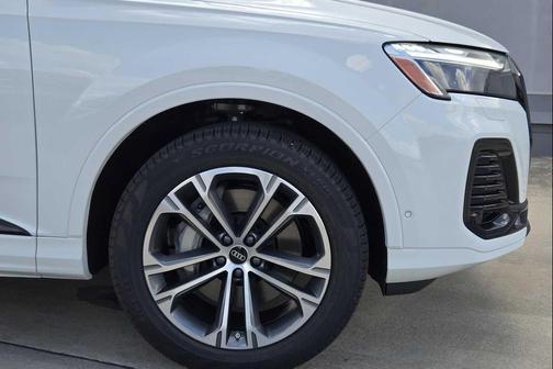 WHITE 2026 Audi Q7 45 Premium