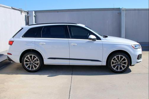 2023 Audi Q7 45 Premium Plus