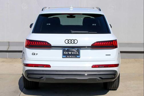 2023 Audi Q7 45 Premium Plus