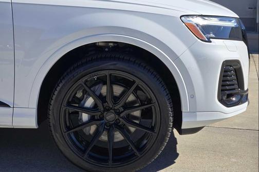 WHITE 2026 Audi Q7 55 Premium