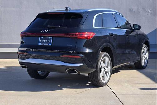 Mythos Black Metallic 2026 Audi Q5 Premium Plus TFSI quattro S tronic