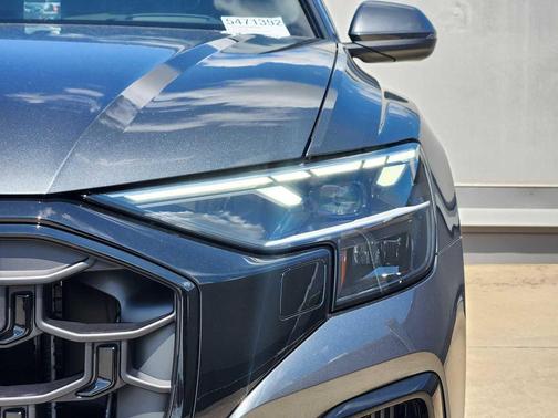 Daytona Gray Pearl Effect 2027 Audi Q8 55 Prestige