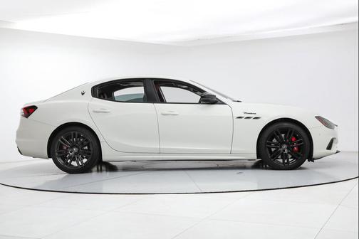 Bianco 2023 Maserati Ghibli Modena