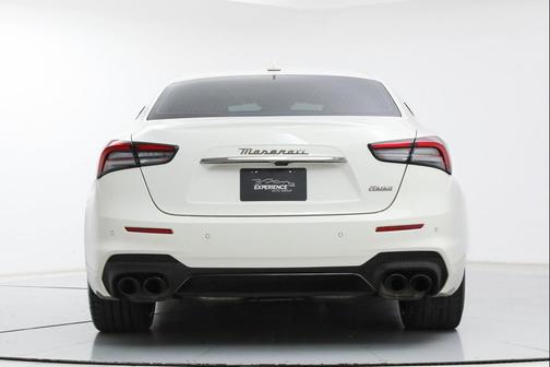 Bianco 2023 Maserati Ghibli Modena