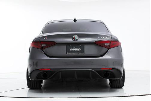 Vesuvio Gray Metallic 2023 Alfa Romeo Giulia Veloce RWD