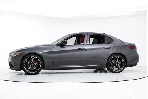 Vesuvio Gray Metallic 2023 Alfa Romeo Giulia Veloce RWD