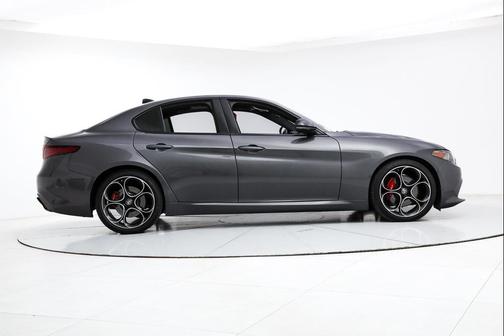 Vesuvio Gray Metallic 2023 Alfa Romeo Giulia Veloce RWD