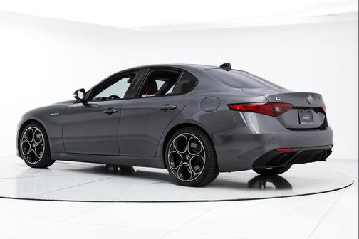 Vesuvio Gray Metallic 2023 Alfa Romeo Giulia Veloce RWD