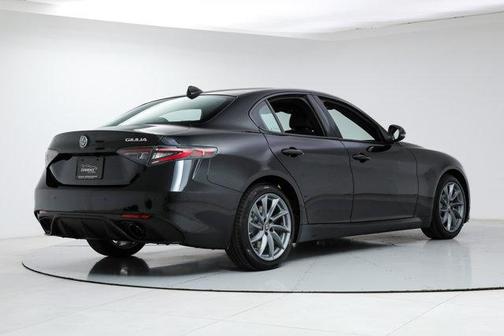 Vulcano Black Metallic 2026 Alfa Romeo Giulia RWD