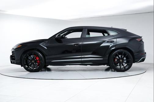 Black 2022 Lamborghini Urus