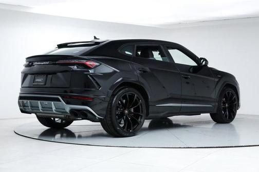 Black 2022 Lamborghini Urus