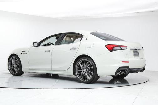 2022 Maserati Ghibli Modena Q4