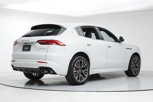 Bianco Astro Metallic 2025 Maserati Grecale AWD