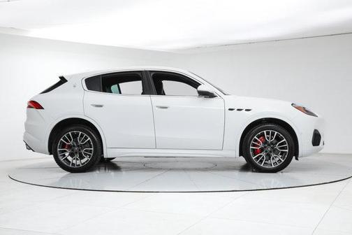 Bianco Astro Metallic 2025 Maserati Grecale AWD
