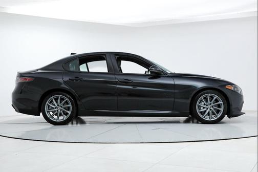 Vulcano Black Metallic 2025 Alfa Romeo Giulia RWD