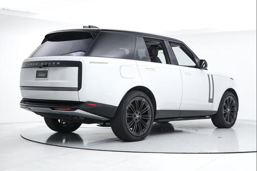 White 2024 Land Rover Range Rover P530 SE