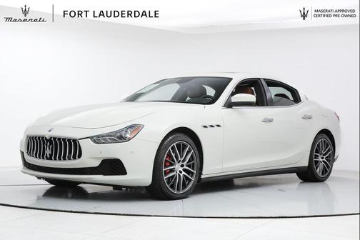 Bianco 2017 Maserati Ghibli Base