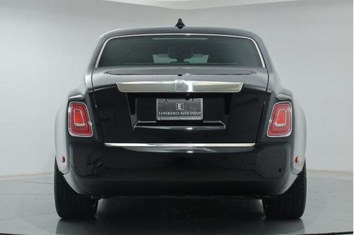 Photo 5 of 66 of 2022 Rolls-Royce Phantom