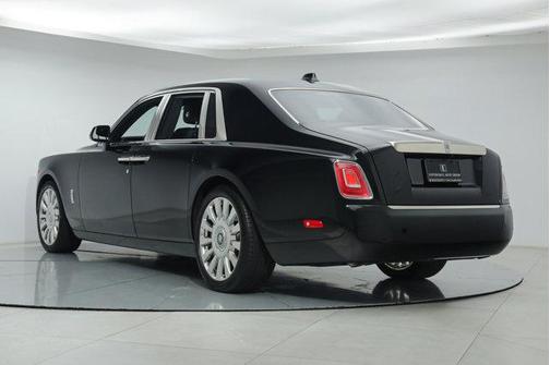 Photo 4 of 66 of 2022 Rolls-Royce Phantom