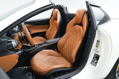 Bianco Fuji 2022 Ferrari 812 GTS Convertible