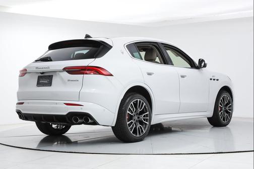 Bianco 2023 Maserati Grecale GT