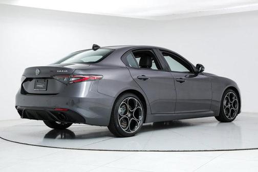 Vesuvio Gray Metallic 2025 Alfa Romeo Giulia RWD