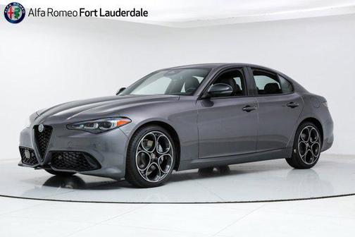 Vesuvio Gray Metallic 2025 Alfa Romeo Giulia RWD