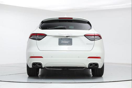Bianco 2023 Maserati Levante GT