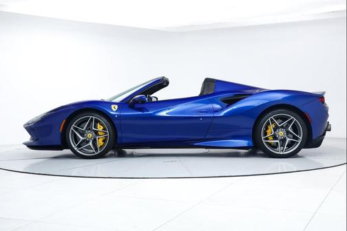 Blu Elettrico 2022 Ferrari F8 Spider Convertible