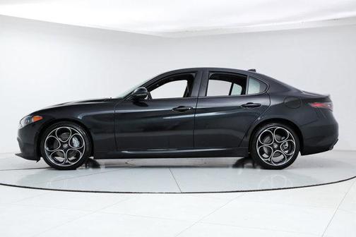Vulcano Black Metallic 2025 Alfa Romeo Giulia RWD