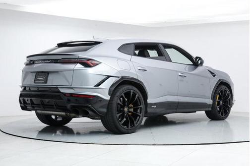 2023 Lamborghini Urus S