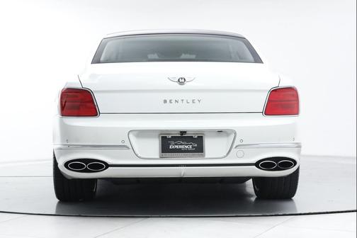 White 2022 Bentley Flying Spur Hybrid Hybrid Sedan