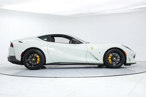 2019 Ferrari 812 Superfast Base