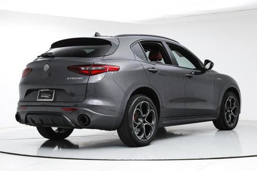 Vesuvio Gray Metallic 2022 Alfa Romeo Stelvio Ti