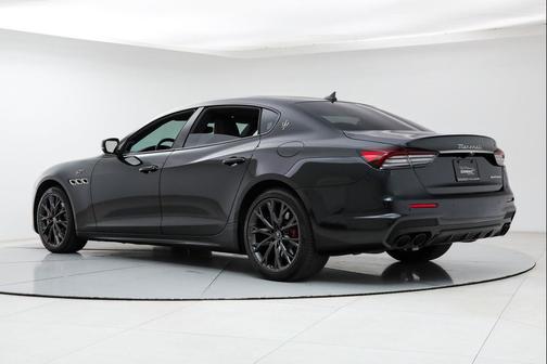 Nero Ribelle Metallic 2022 Maserati Quattroporte GT