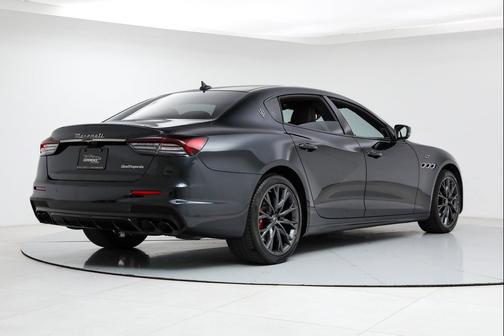 Nero Ribelle Metallic 2022 Maserati Quattroporte GT
