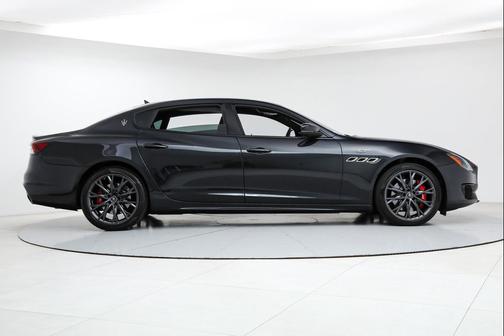 Nero Ribelle Metallic 2022 Maserati Quattroporte GT
