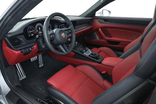 2025 Porsche 911 Carrera 4 GTS