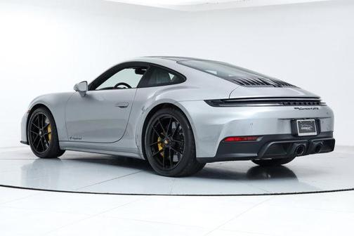 2025 Porsche 911 Carrera 4 GTS