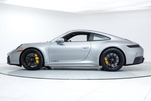 2025 Porsche 911 Carrera 4 GTS