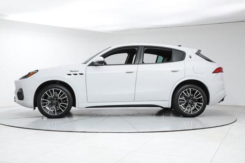 Bianco 2023 Maserati Grecale Modena
