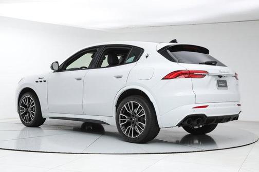 Bianco 2023 Maserati Grecale Modena