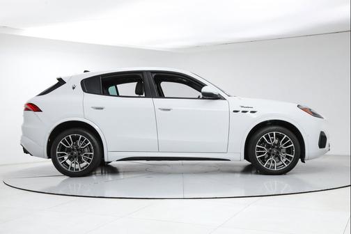Bianco 2023 Maserati Grecale Modena