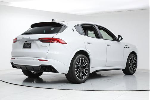 Bianco 2023 Maserati Grecale Modena