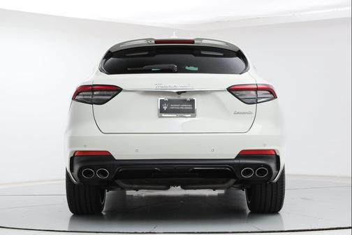 Bianco 2023 Maserati Levante Modena