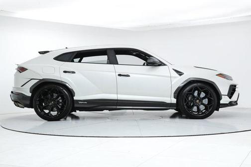 2023 Lamborghini Urus Performante